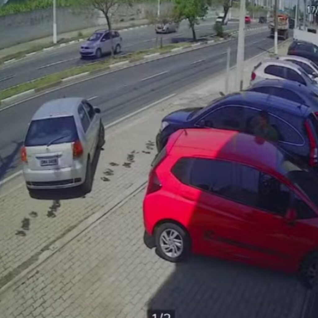 Mulher furta carro durante test drive em Hortolândia