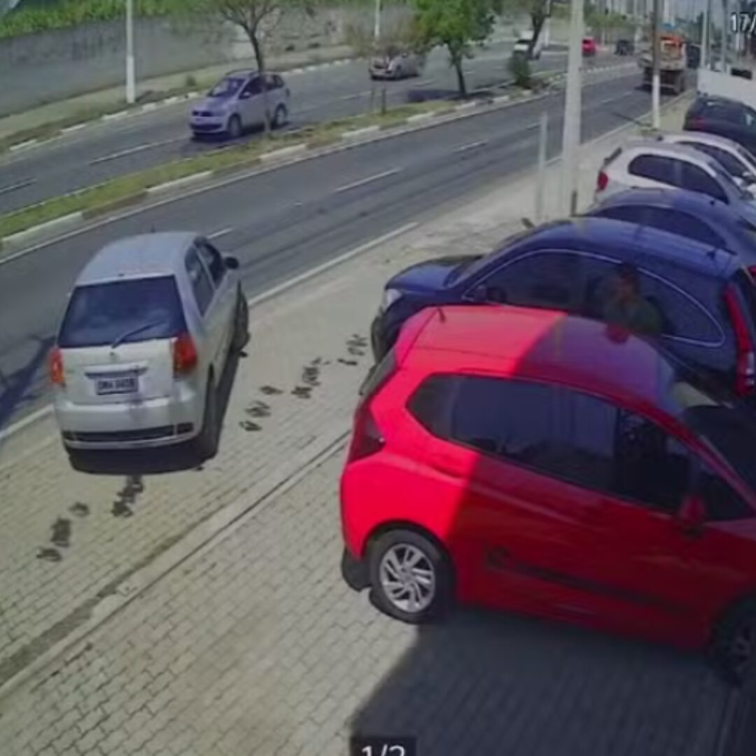 Mulher furta carro durante test drive em Hortolândia